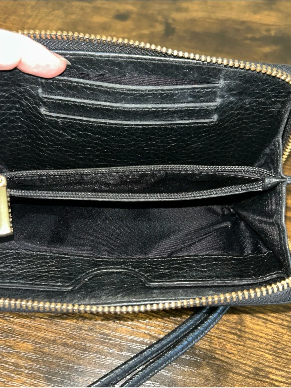 Tory Burch Black Pebble Leather Zip-Around Wristlet Wallet Logo Excellent